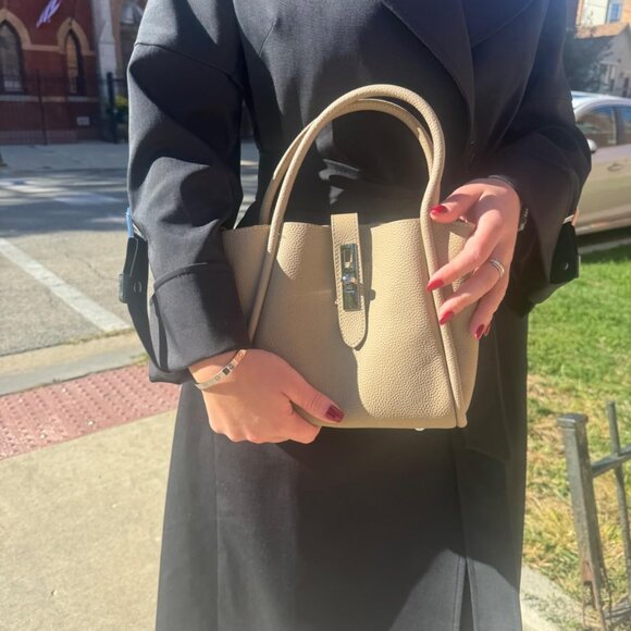 Neiman Marcus Light Taupe Twist Lock Leather Bag - Picture 3 of 4